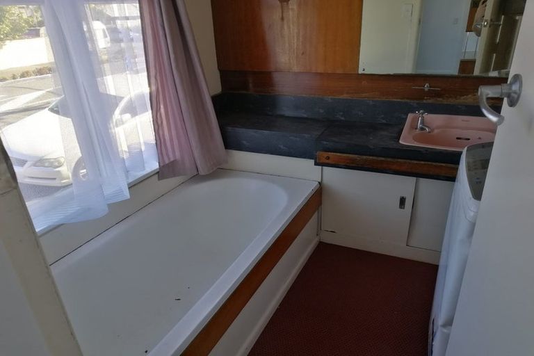 Photo of property in 16 Toru Street, Lyall Bay, Wellington, 6022