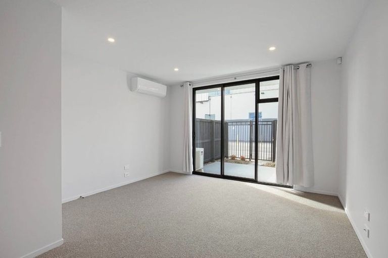 Photo of property in 4/8 New Brighton Road, Shirley, Christchurch, 8061