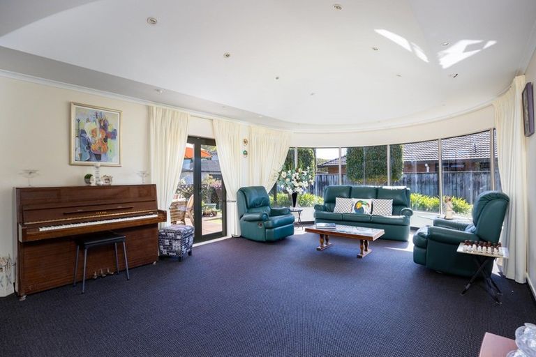 Photo of property in 22 Kinross Drive, Merrilands, New Plymouth, 4312