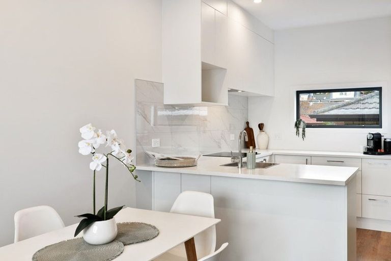 Photo of property in 3 Meg Lane, Glen Eden, Auckland, 0602