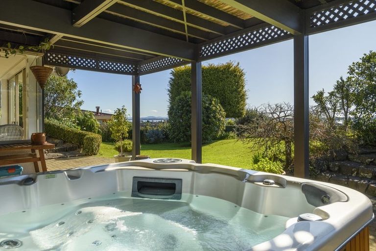 Photo of property in 18 Hinewa Road, Otumoetai, Tauranga, 3110