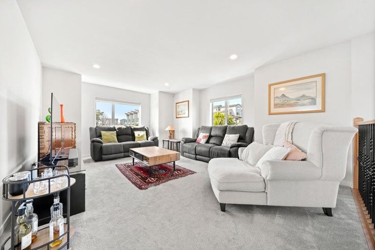 Photo of property in 1 Turutu Place, Long Bay, Auckland, 0630