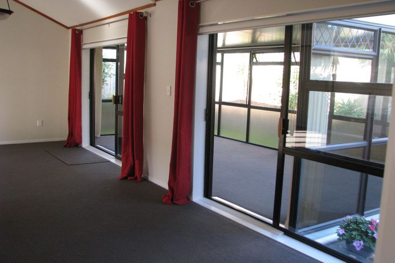Photo of property in 7b Covil Avenue, Te Atatu South, Auckland, 0610