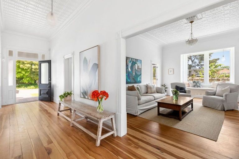 Photo of property in 16 Hamilton Road, Cambridge, 3434