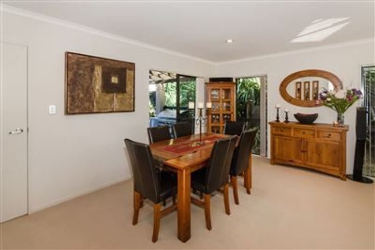 Photo of property in 24 Corsica Way, Karaka, Papakura, 2113
