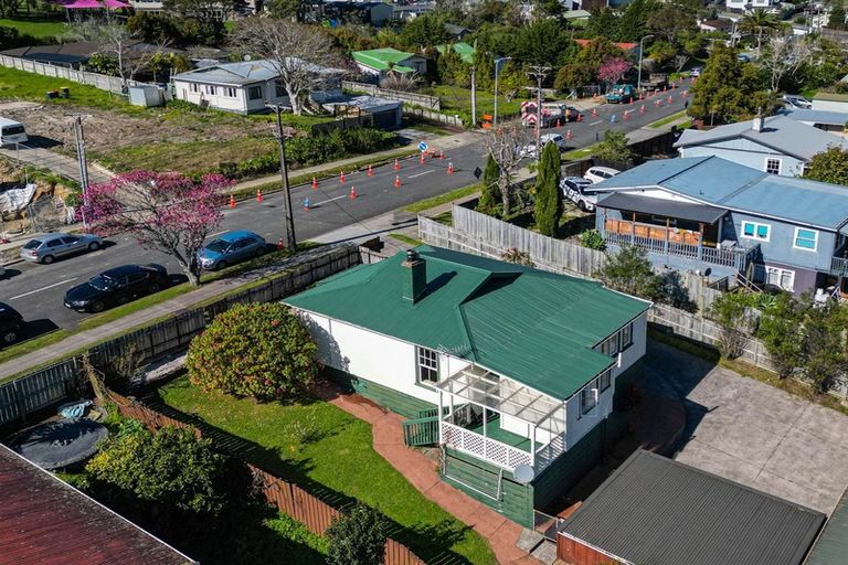 Photo of property in 47 Newington Road, Henderson, Auckland, 0612