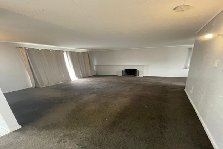 Photo of property in 3 Vina Place, Massey, Auckland, 0614