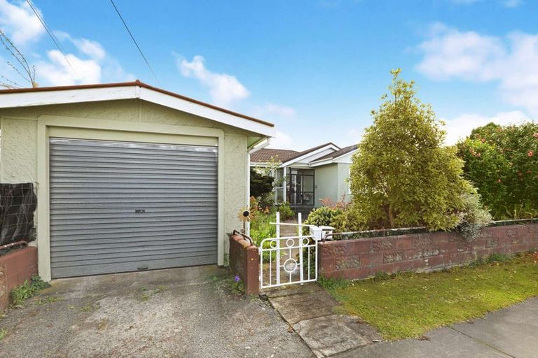 Photo of property in 5 Gloag Street, Waverley, 4510