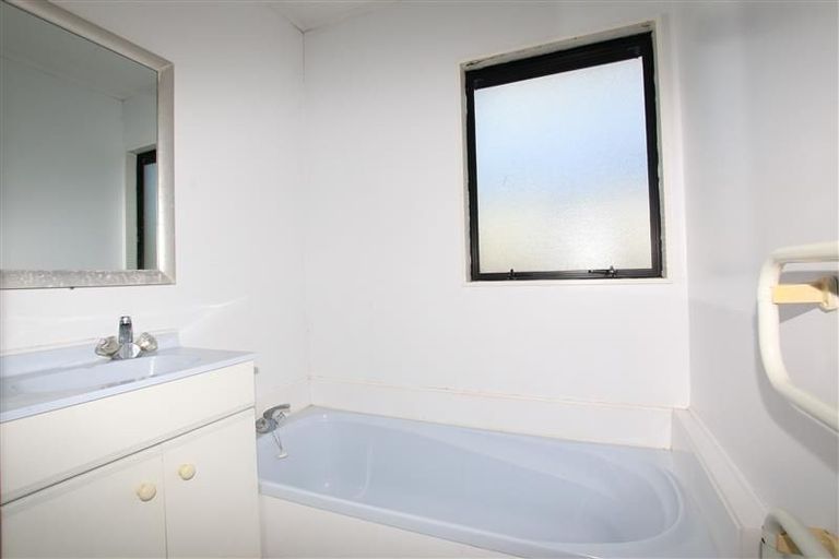 Photo of property in 1/107 Santiago Crescent, Unsworth Heights, Auckland, 0632