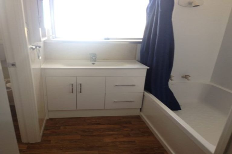 Photo of property in 22 Carbery Place, Manurewa, Auckland, 2102