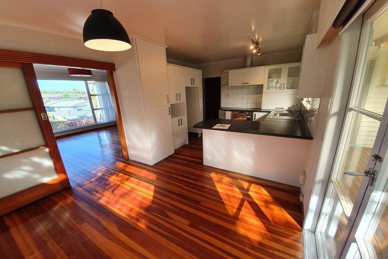 Photo of property in 33 Tahi Terrace, Glen Eden, Auckland, 0602