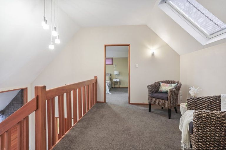 Photo of property in 5 Abbotts Place, Avonhead, Christchurch, 8042