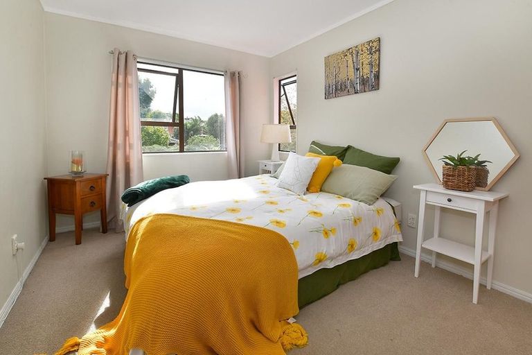 Photo of property in 3/427 Don Buck Road, Massey, Auckland, 0614