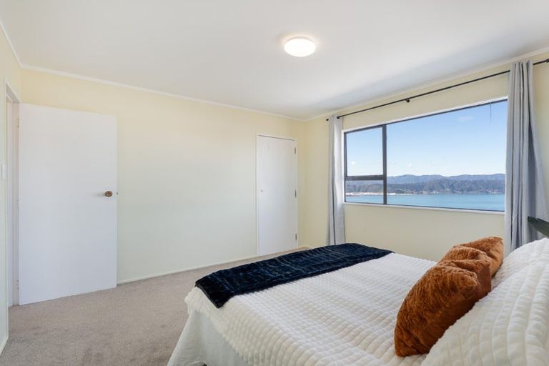 Photo of property in 43a Sunhaven Drive, Newlands, Wellington, 6037