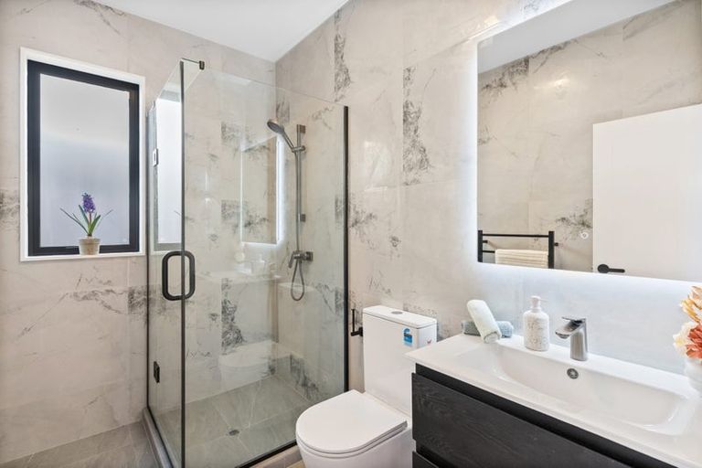 Photo of property in 42 Taukahiwi Road, Pukekohe, 2120