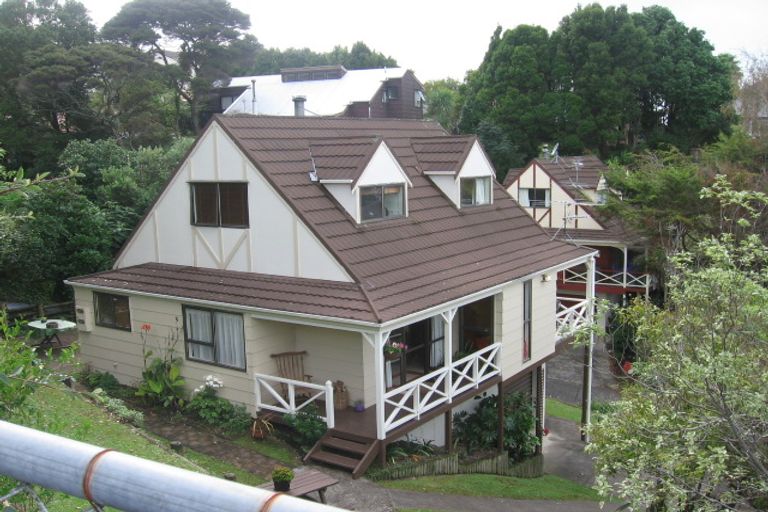 Photo of property in 2/22 Colonial Road, Birkenhead, Auckland, 0626