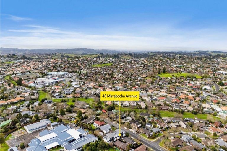 Photo of property in 43d Mirrabooka Avenue, Botany Downs, Auckland, 2010