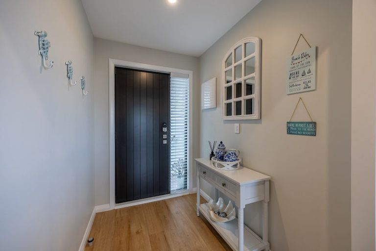 Photo of property in 1 Ambergris Place, Baylys Beach, 0377