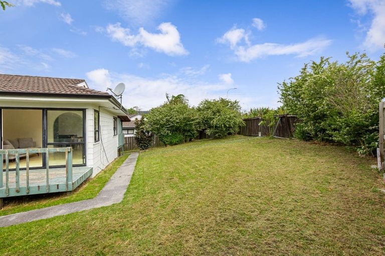 Photo of property in 22 Landsdale Place, Massey, Auckland, 0614