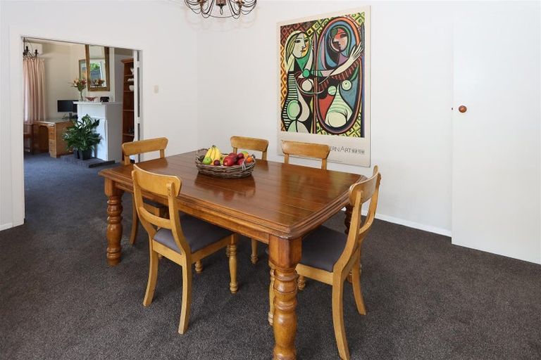 Photo of property in 1 Pah Road, Kawaha Point, Rotorua, 3010