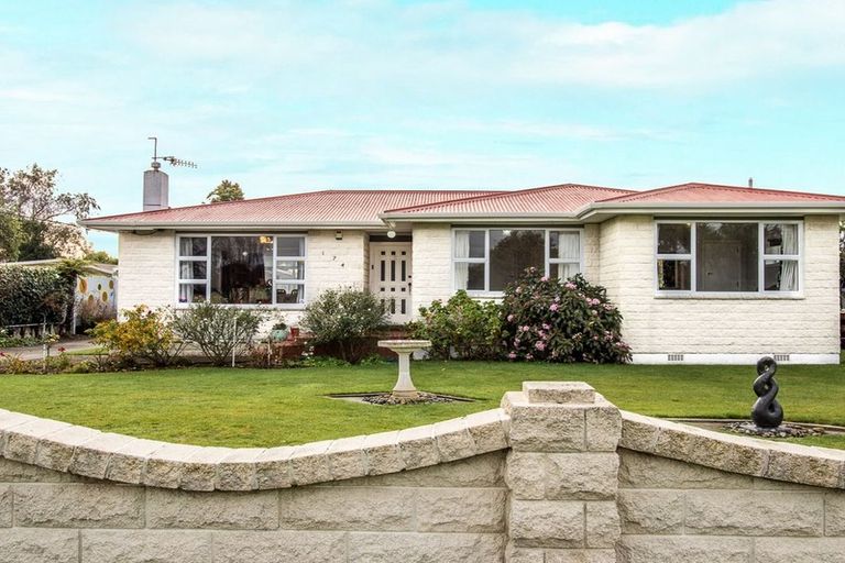 Photo of property in 174 Queen Street West, Levin, 5510