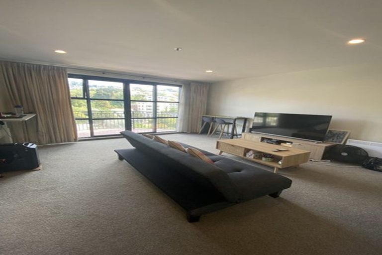 Photo of property in Atrium Towers, 7h/154 The Terrace, Wellington Central, Wellington, 6011