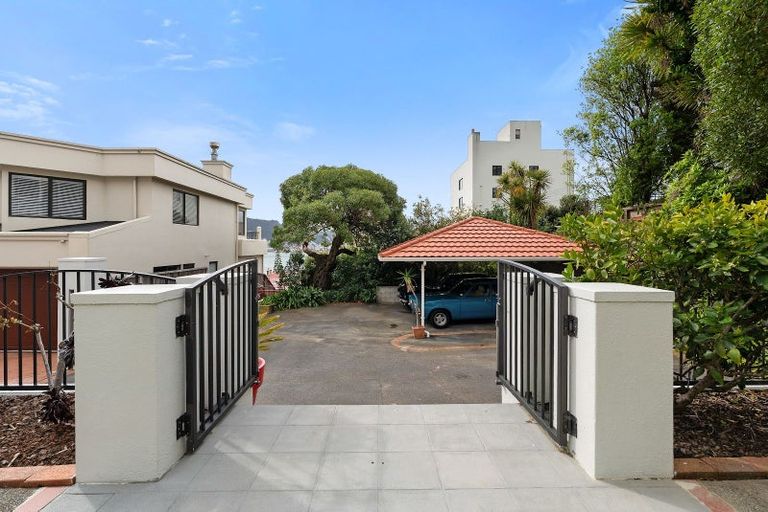 Photo of property in 210 Oriental Parade, Oriental Bay, Wellington, 6011