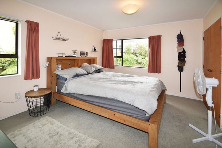 Photo of property in 1/5 Spring Grove, Henderson, Auckland, 0612