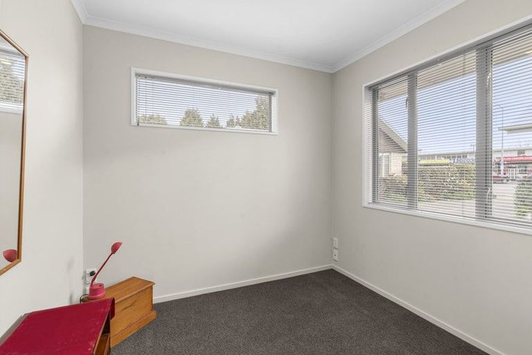 Photo of property in 2/194 Waimairi Road, Ilam, Christchurch, 8041