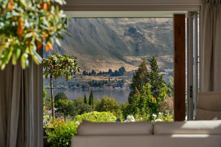 Photo of property in 28 Greenbelt Place, Wanaka, 9305
