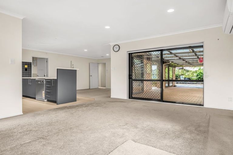 Photo of property in 54 Magic Way, Randwick Park, Auckland, 2105