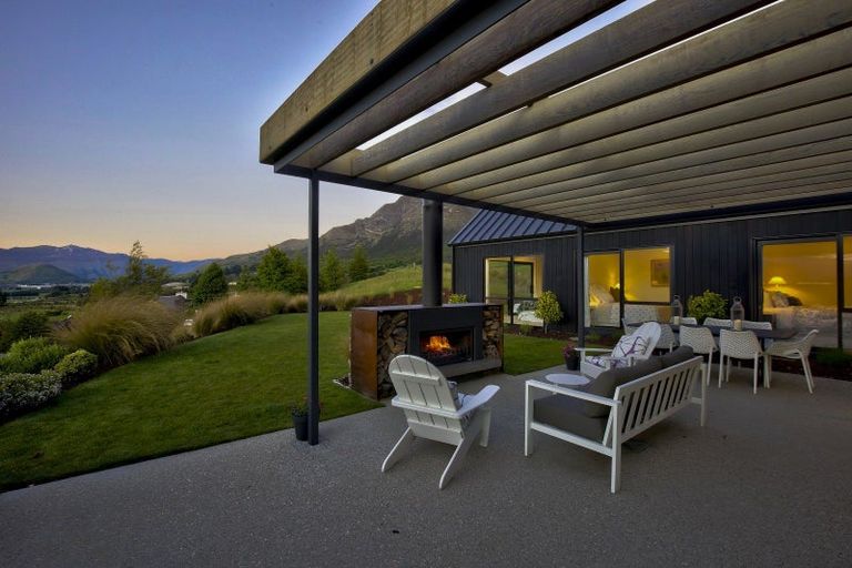 Photo of property in 1 Chimney Lane, Jacks Point, Queenstown, 9371