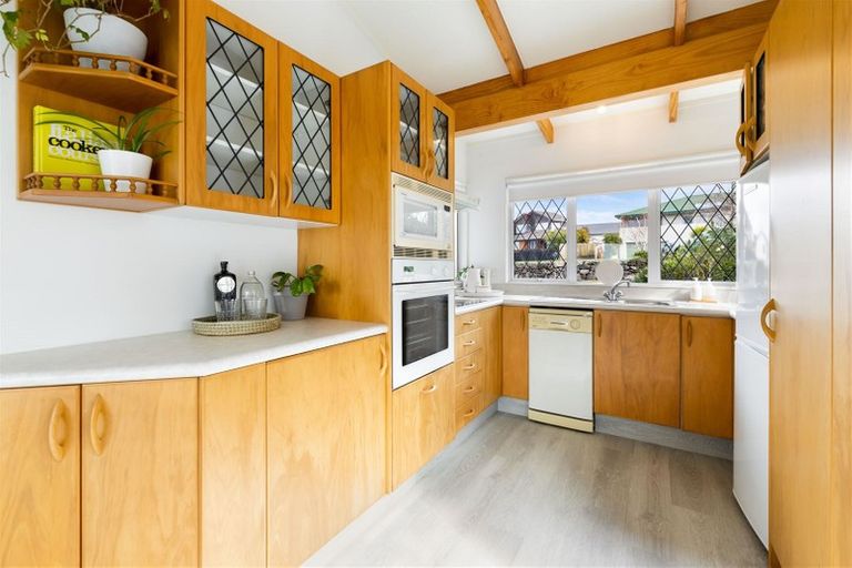 Photo of property in 68 Spinnaker Drive, Te Atatu Peninsula, Auckland, 0610