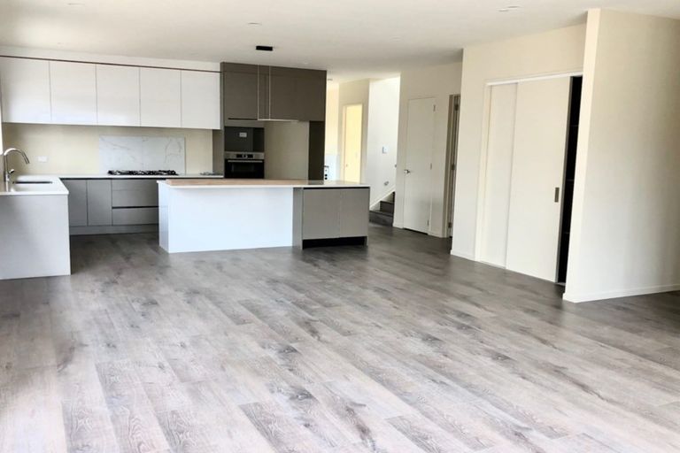 Photo of property in 17 Toanui Road, Hobsonville, Auckland, 0616