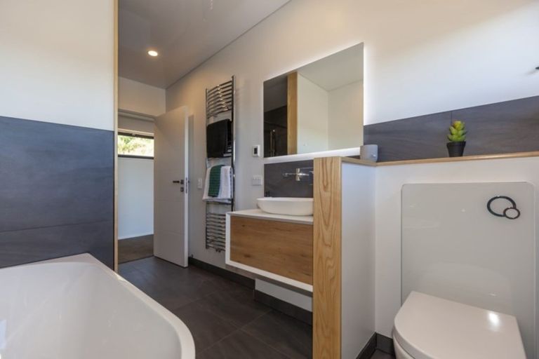 Photo of property in 101 Kakariki Grove, Waikanae, 5036