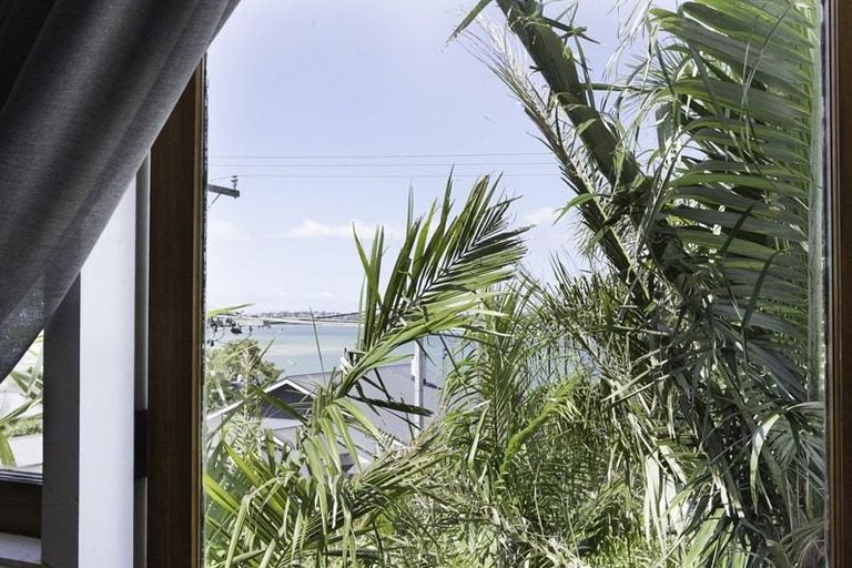 Photo of property in 1/70 Princes Street, Northcote Point, Auckland, 0627