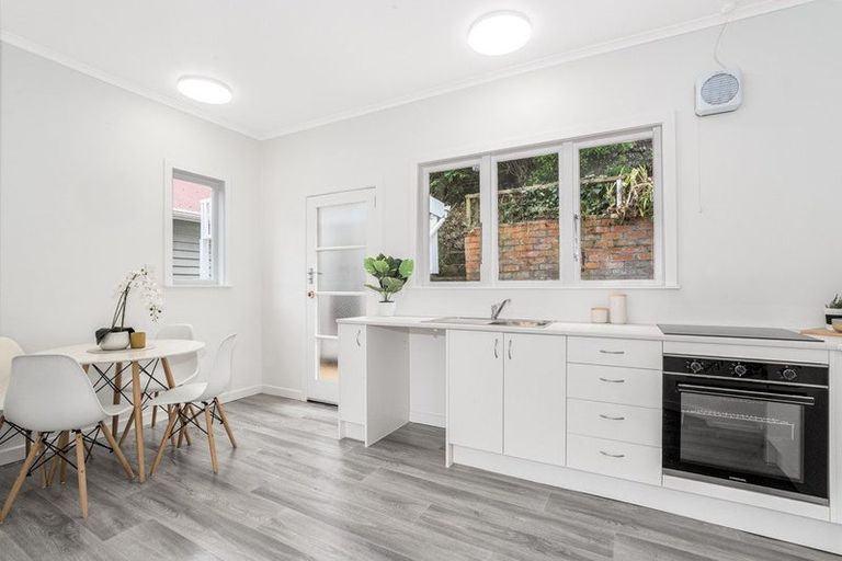 Photo of property in 36 Tavistock Road, Melrose, Wellington, 6023