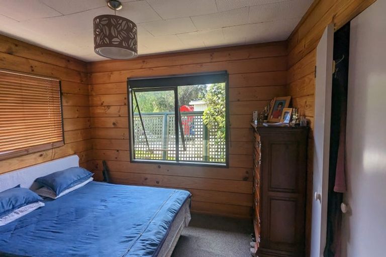 Photo of property in 64 Bassett Road, Johnsonville, Wellington, 6037