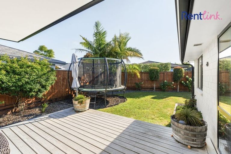 Photo of property in 23 Kahuparere Crescent, Pyes Pa, Tauranga, 3112