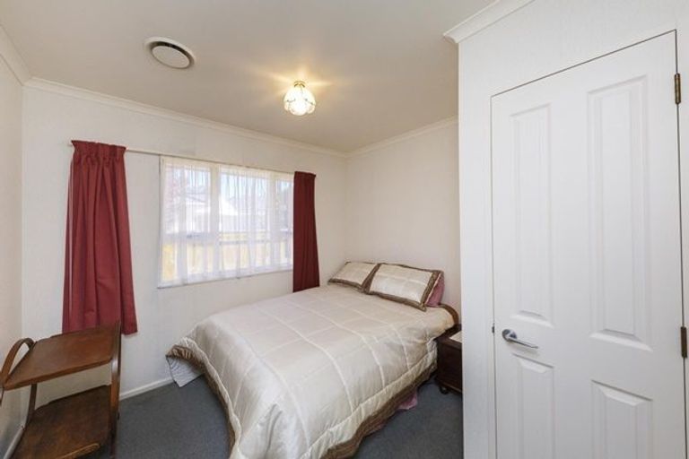 Photo of property in 51 Royal Oak Drive, Kelvin Grove, Palmerston North, 4414