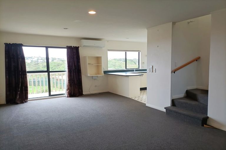 Photo of property in 21 Ladbrooke Drive, Newlands, Wellington, 6037