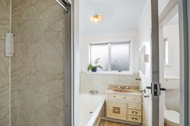 Photo of property in 402 Yaldhurst Road, Russley, Christchurch, 8042