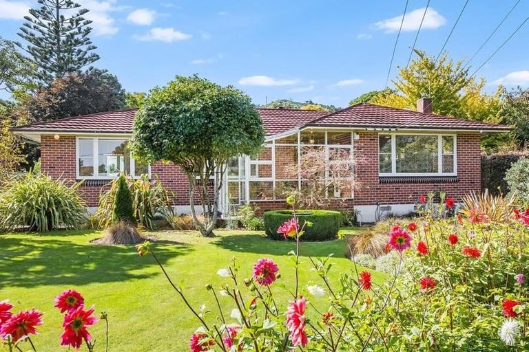 Photo of property in 11 Iti Grove, Waikanae, 5036