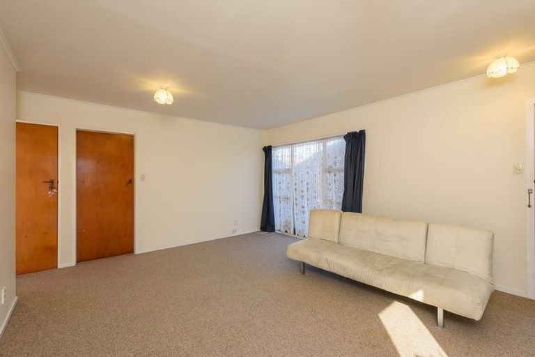 Photo of property in 105f4 Apu Crescent, Lyall Bay, Wellington, 6022
