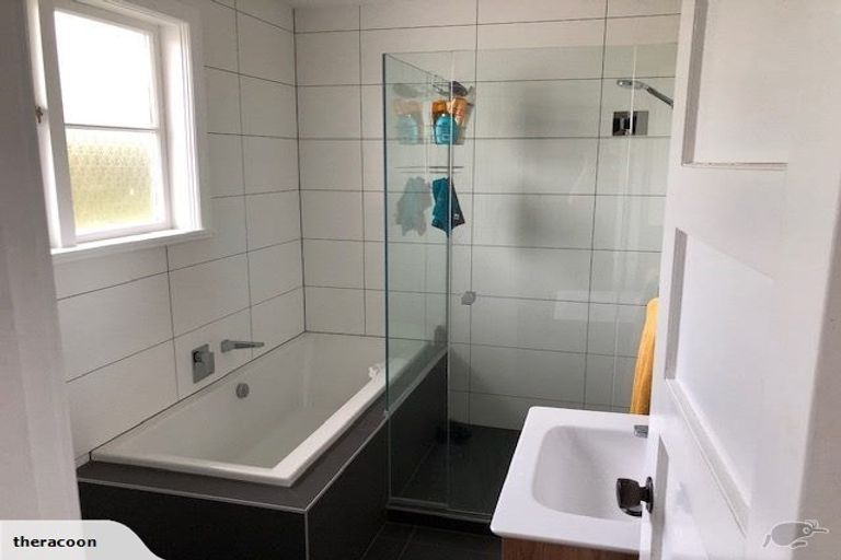 Photo of property in 45 Hutchinson Avenue, New Lynn, Auckland, 0600