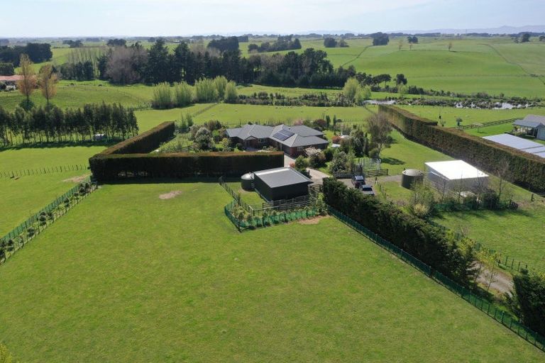 Photo of property in 472 Lees Road, Feilding, 4775