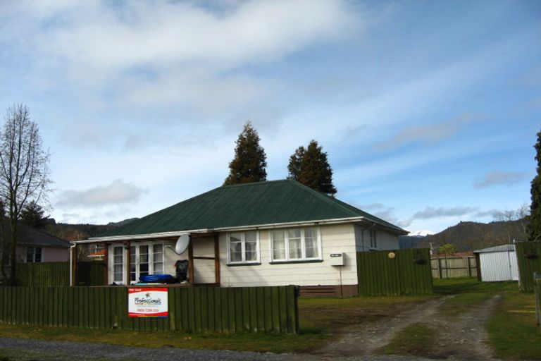 Photo of property in 3 Plaskett Street, Reefton, 7830