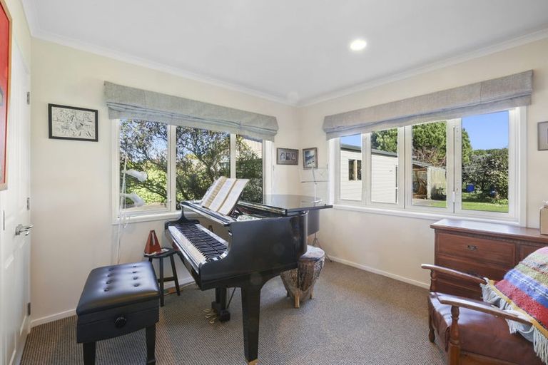 Photo of property in 200 Cowling Road, Hurdon, New Plymouth, 4371