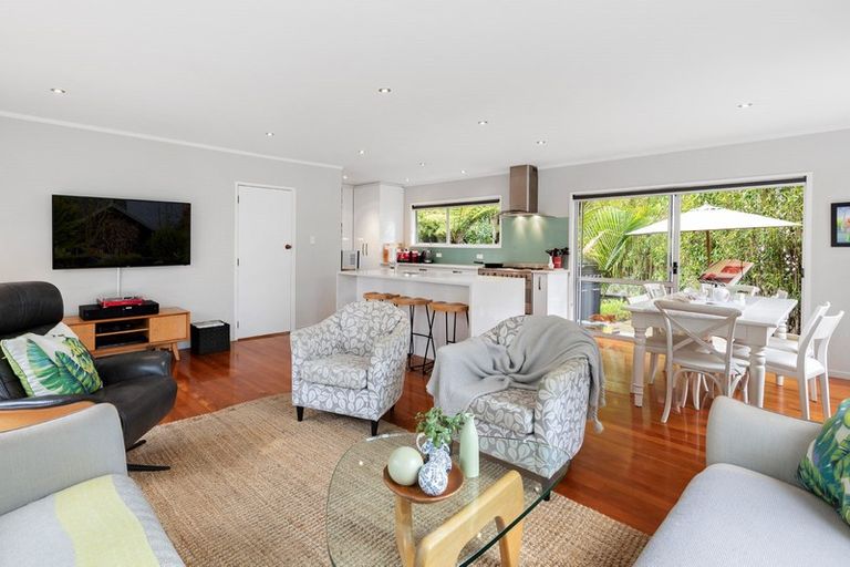 Photo of property in 26 Daffodil Street, Titirangi, Auckland, 0604