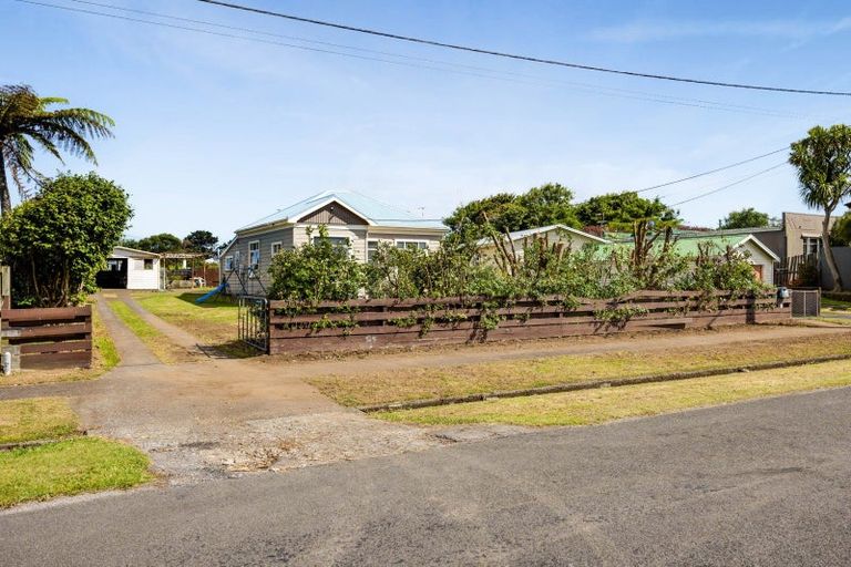 Photo of property in 64 Puriri Street, Hawera, 4610